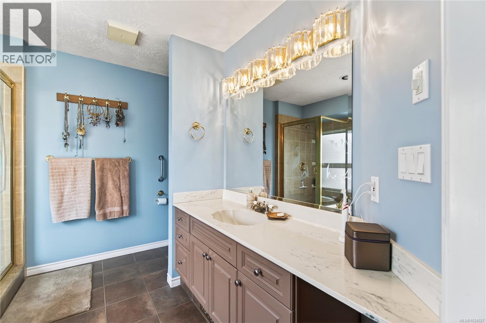 6379 Groveland Dr - 67
