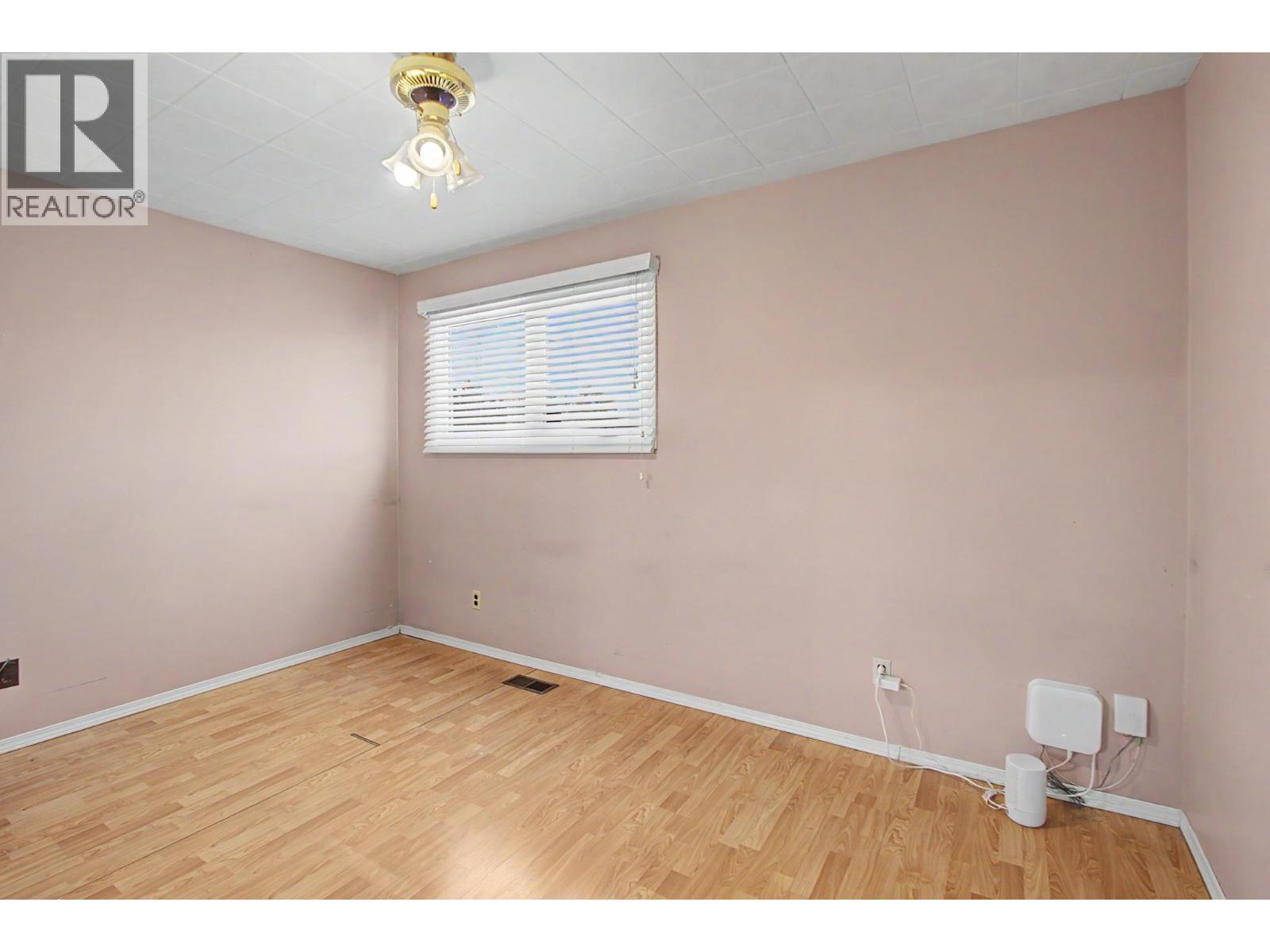 2469 15TH AVENUE - 10