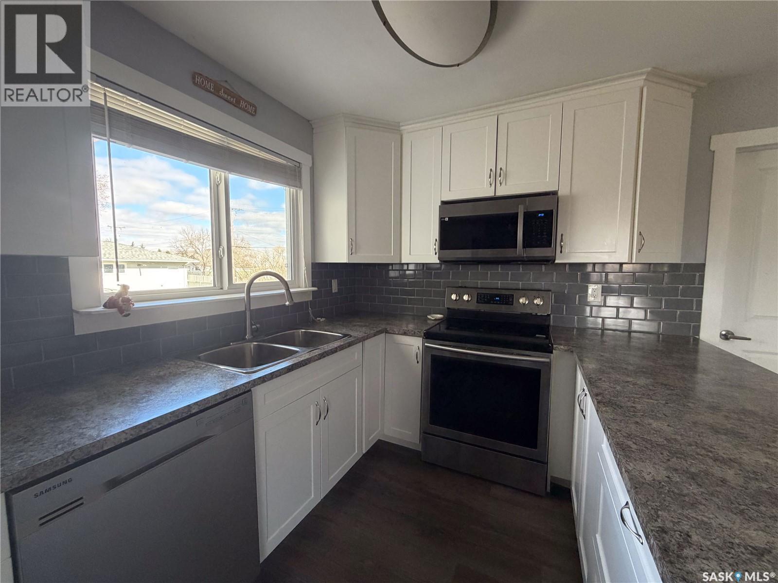 302 Aberdeen STREET - 1