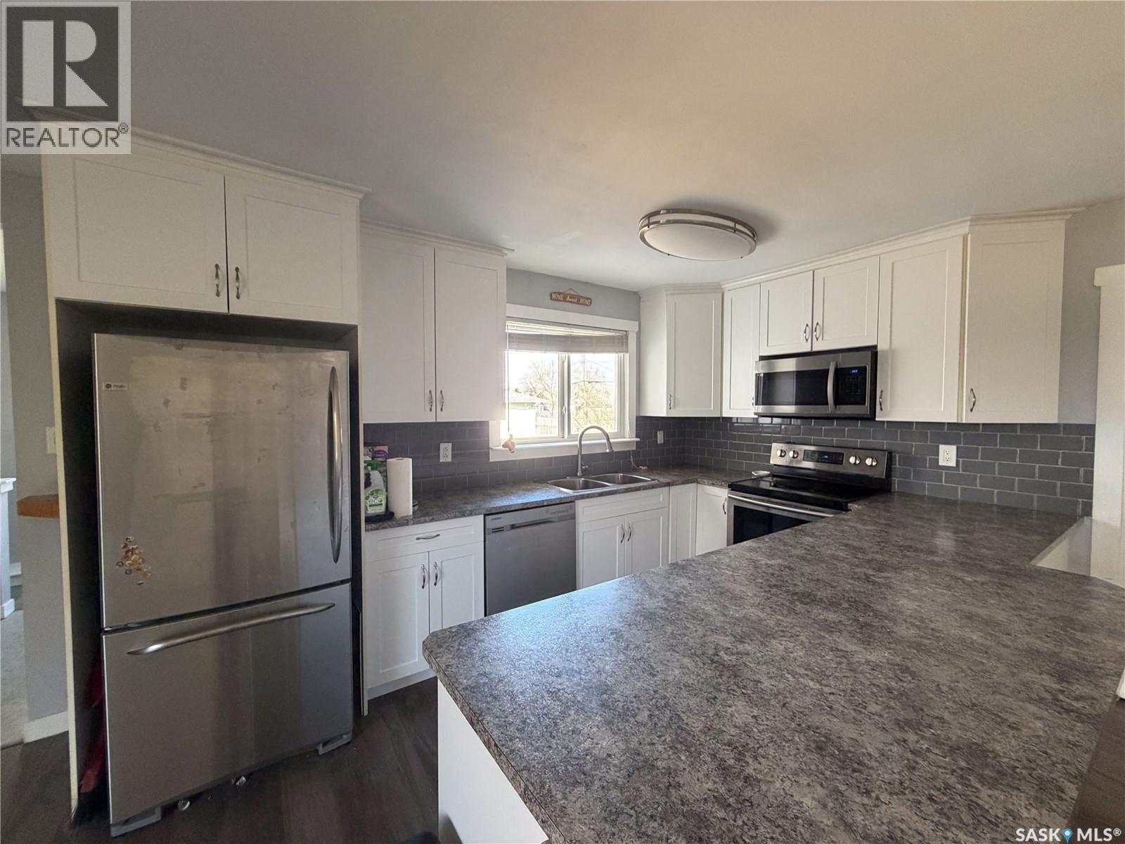 302 Aberdeen STREET - 2