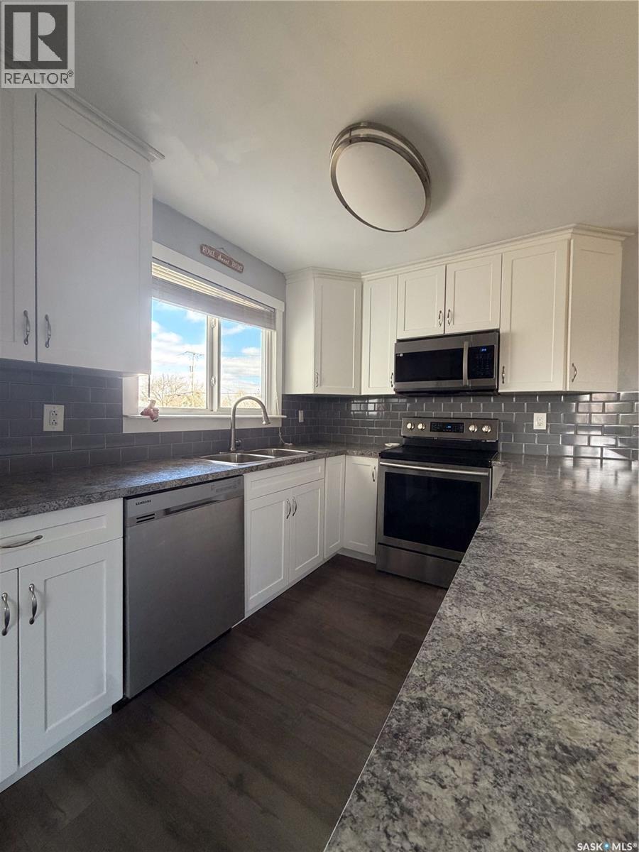 302 Aberdeen STREET - 3