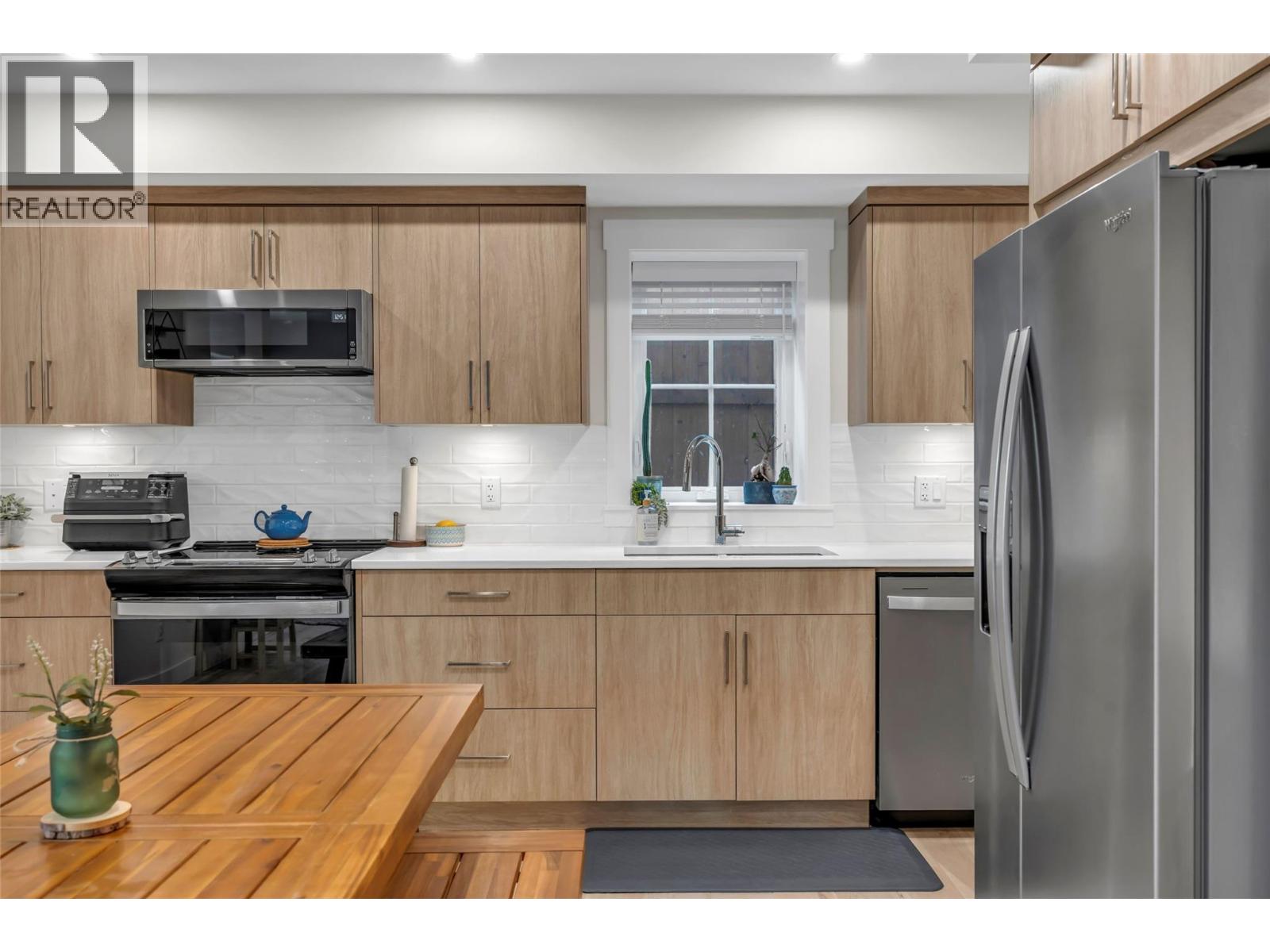 #102 241 Nelson Avenue - 8