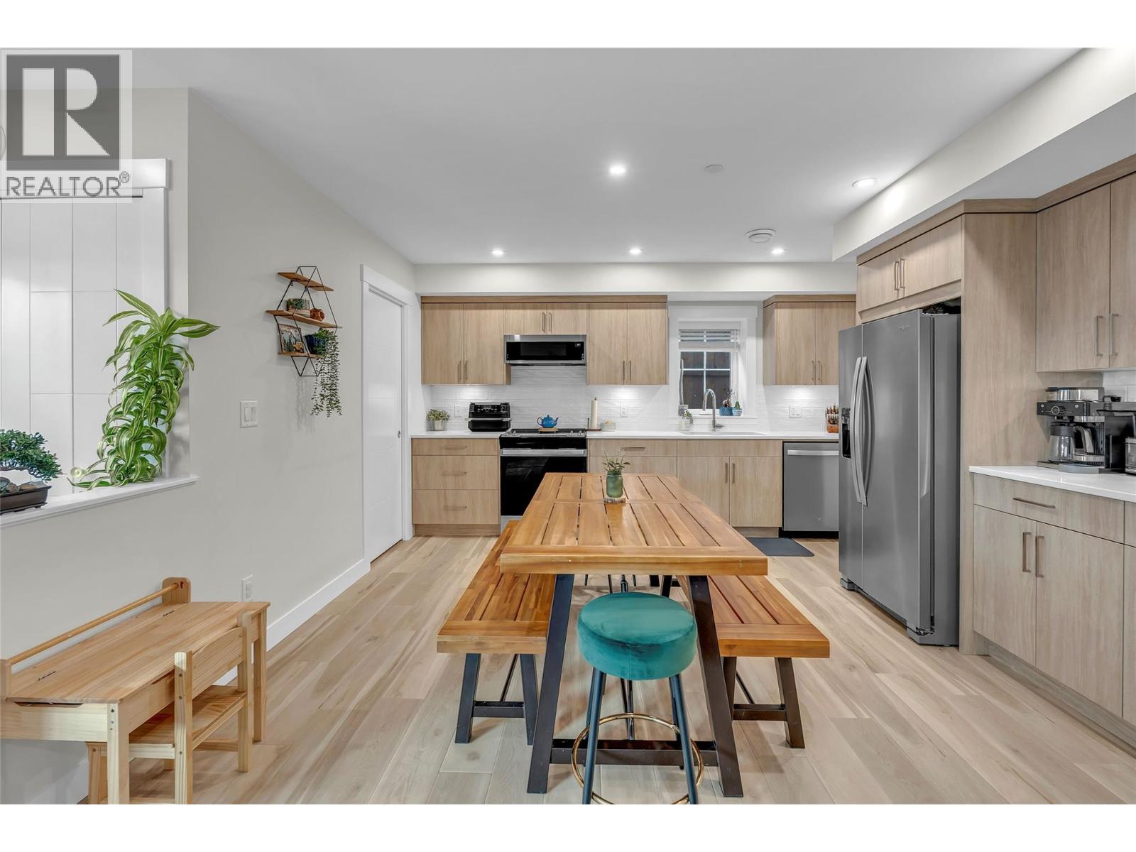 #102 241 Nelson Avenue - 23