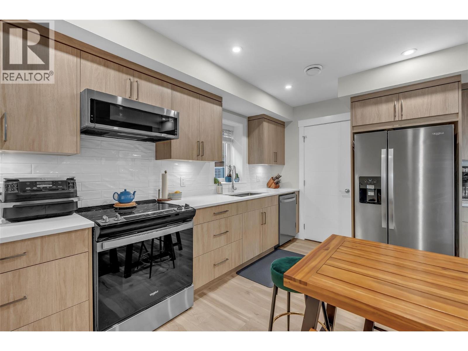 #102 241 Nelson Avenue - 11