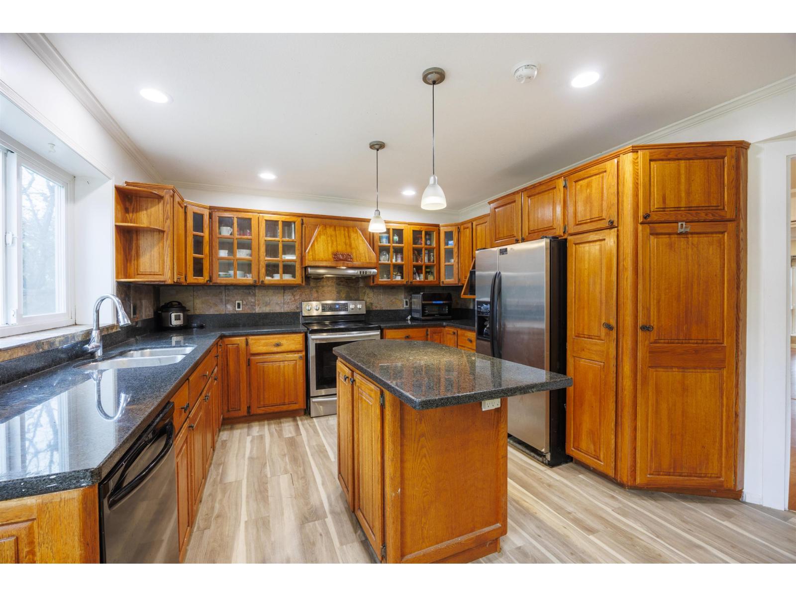 3 Bed, 3 Bath House for Sale in Surrey – 10333 167 STREET, Surrey - Image 6