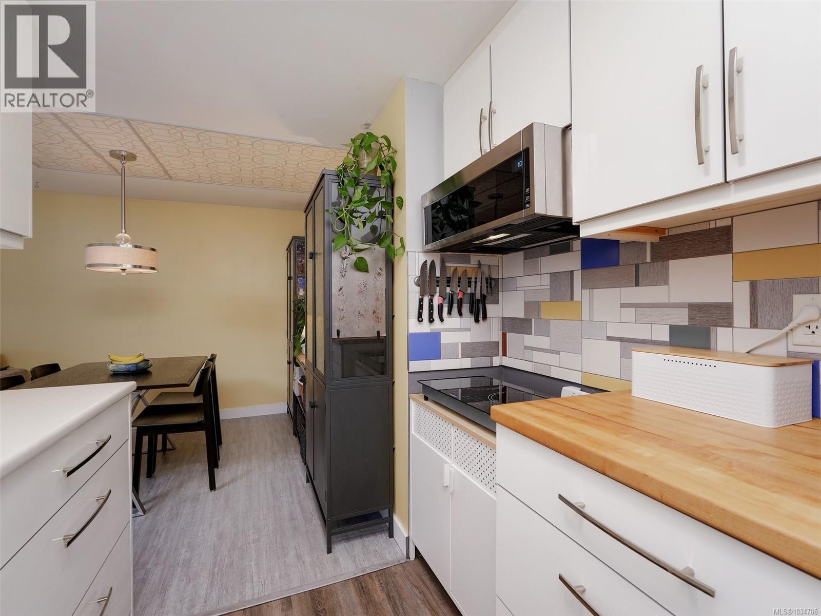#102 3277 Quadra St - 8