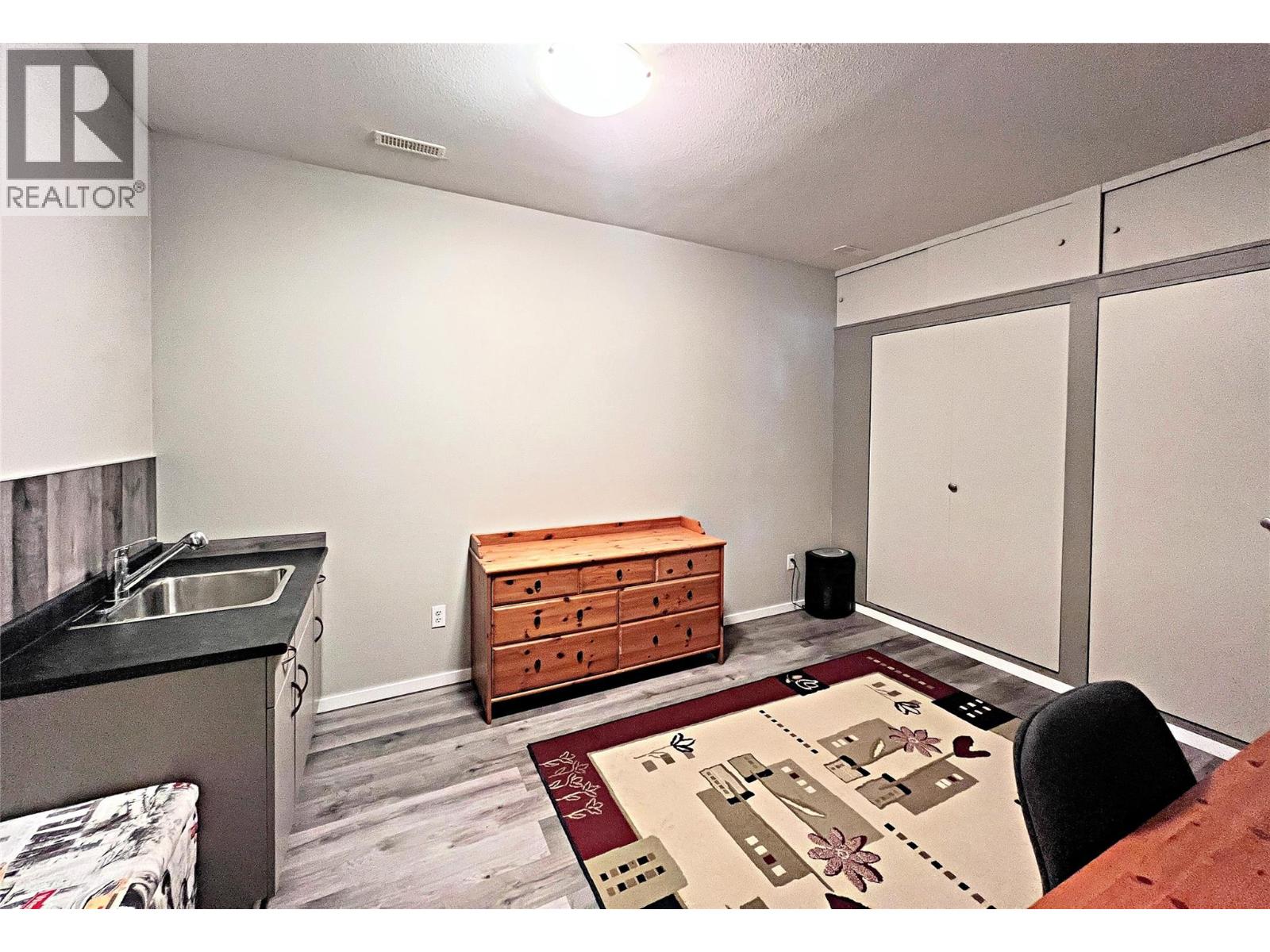 5216 Sutherland Road - 51