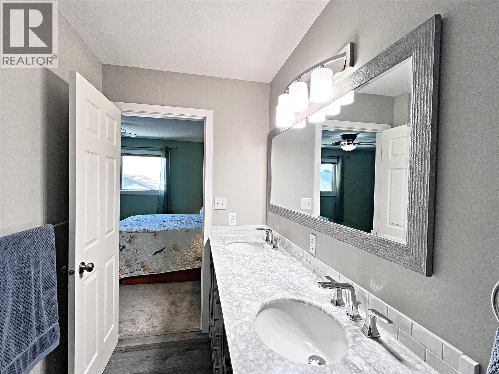 5216 Sutherland Road, Peachland