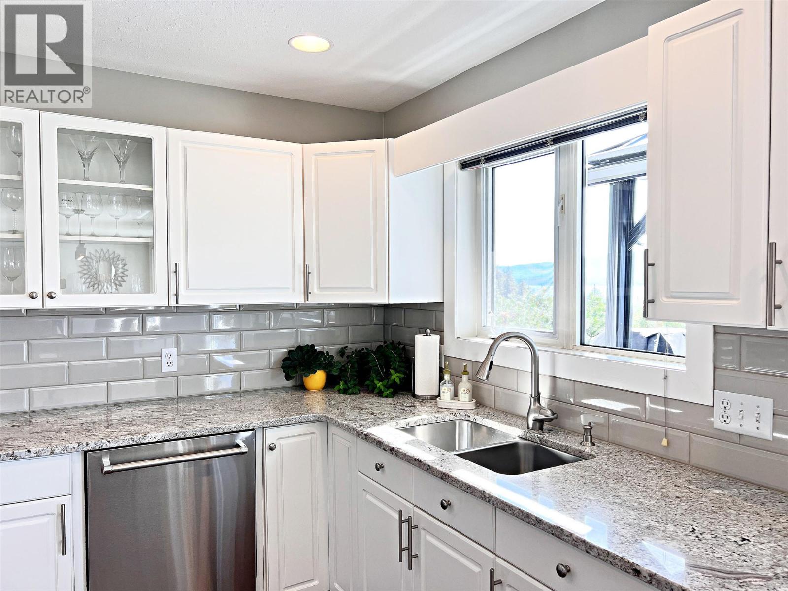 5216 Sutherland Road - 8