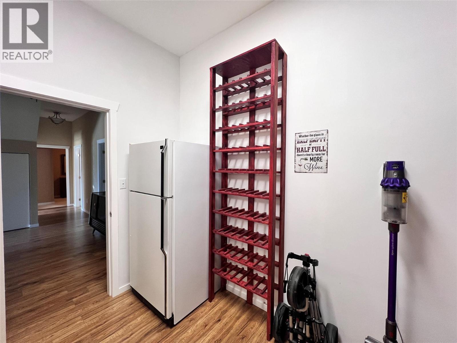 5216 Sutherland Road - 52