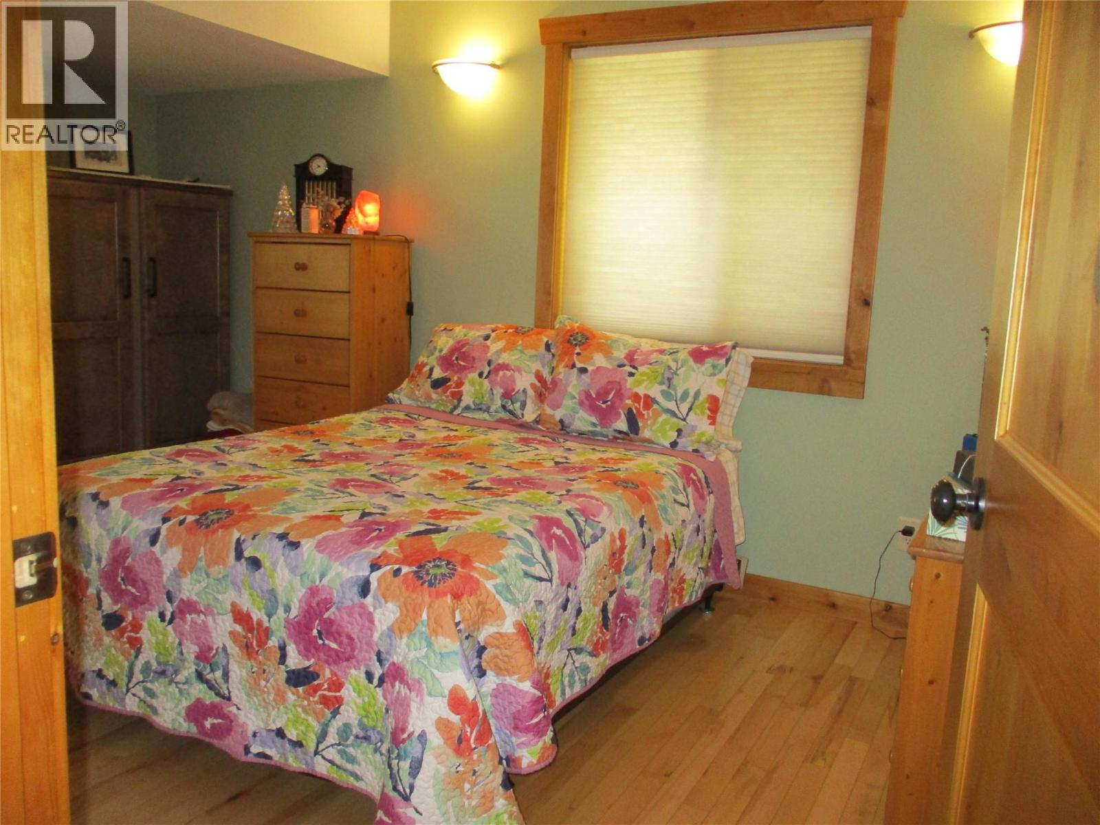 863 Gardom Lake Road - 11