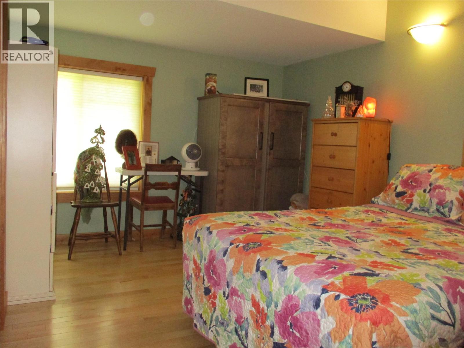 863 Gardom Lake Road - 12