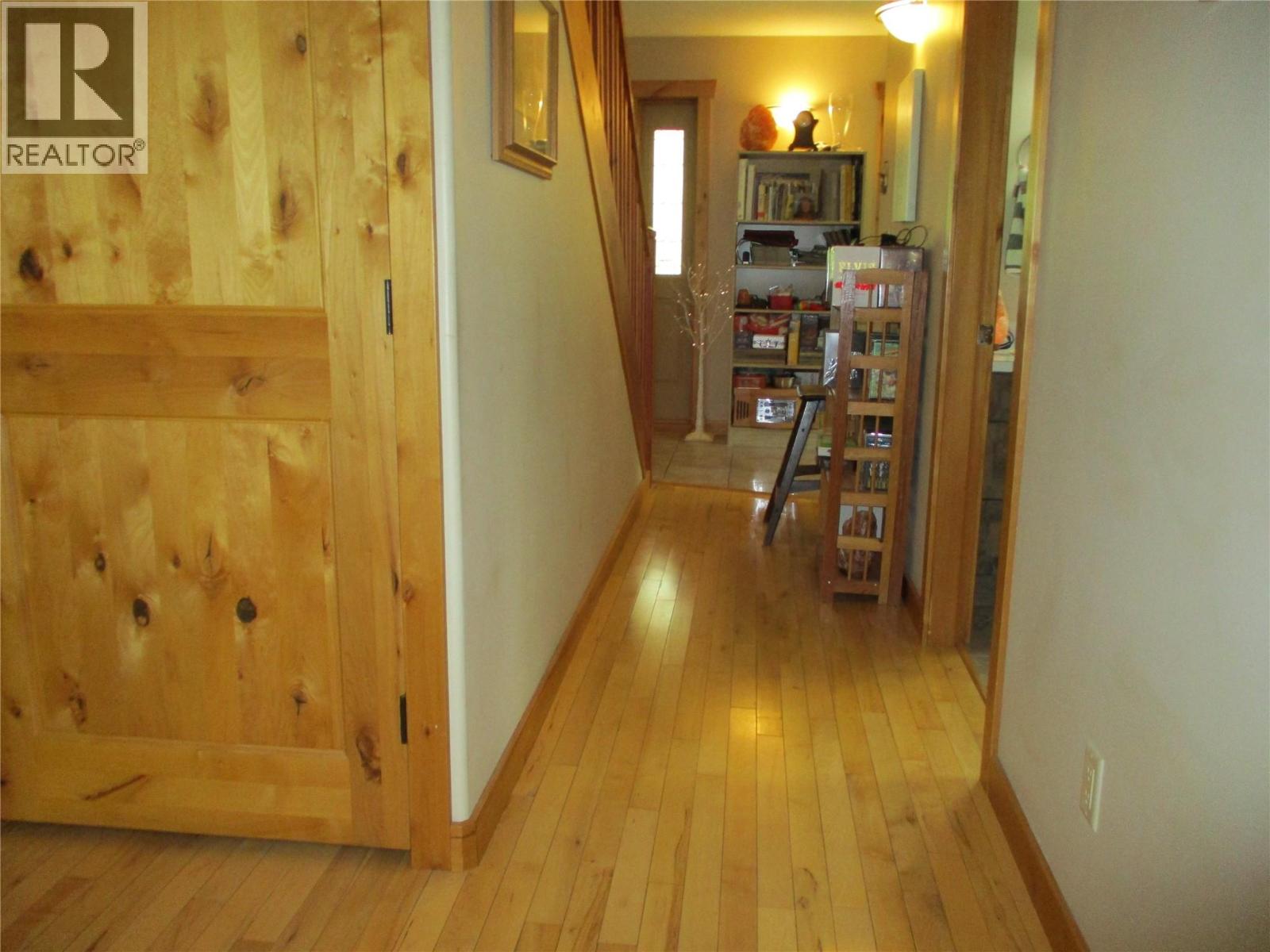 863 Gardom Lake Road - 14