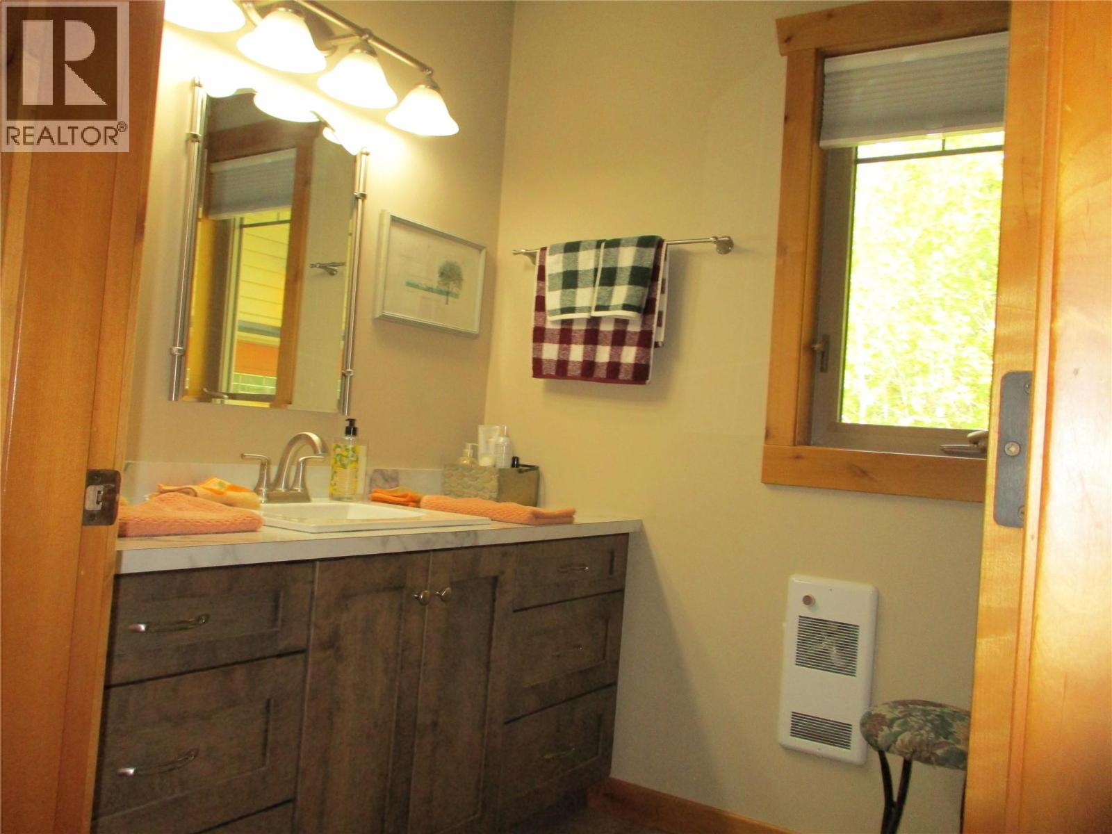 863 Gardom Lake Road - 15