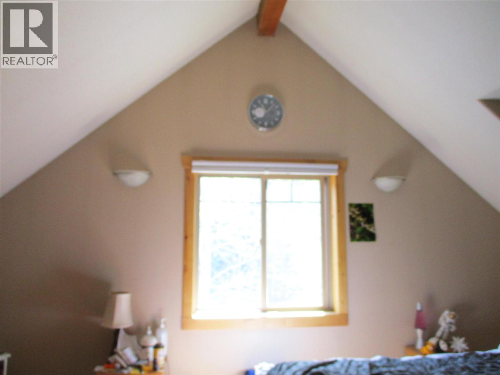 863 Gardom Lake Road - 17