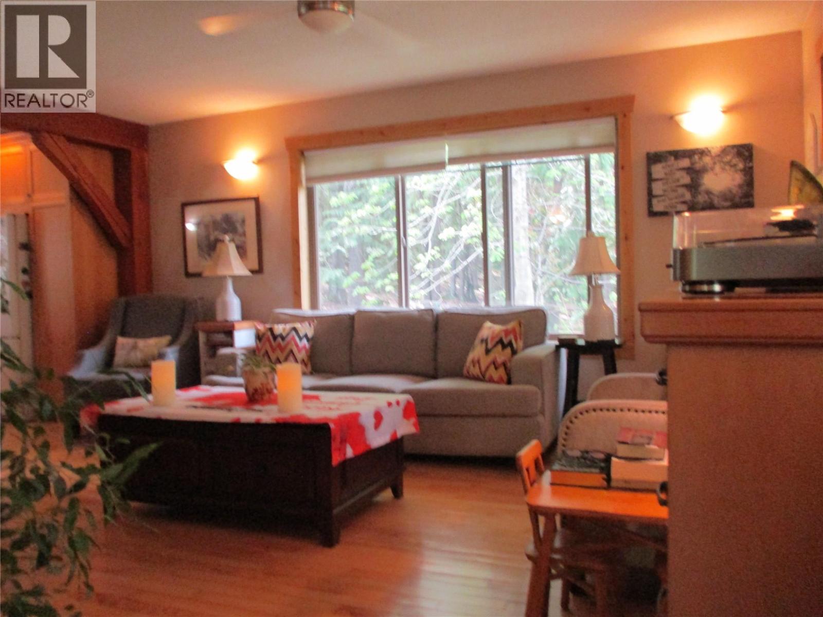 863 Gardom Lake Road - 18
