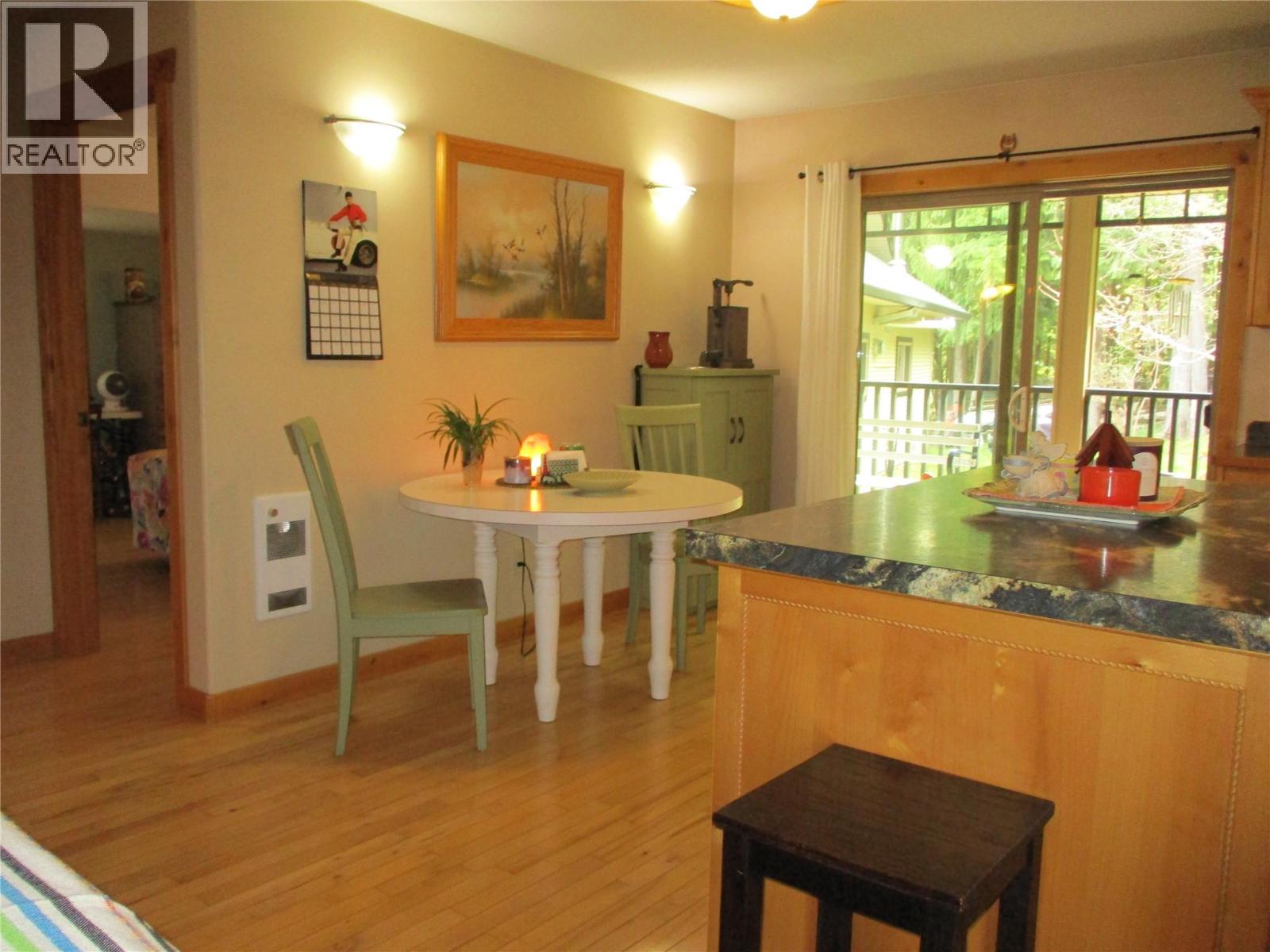 863 Gardom Lake Road - 21