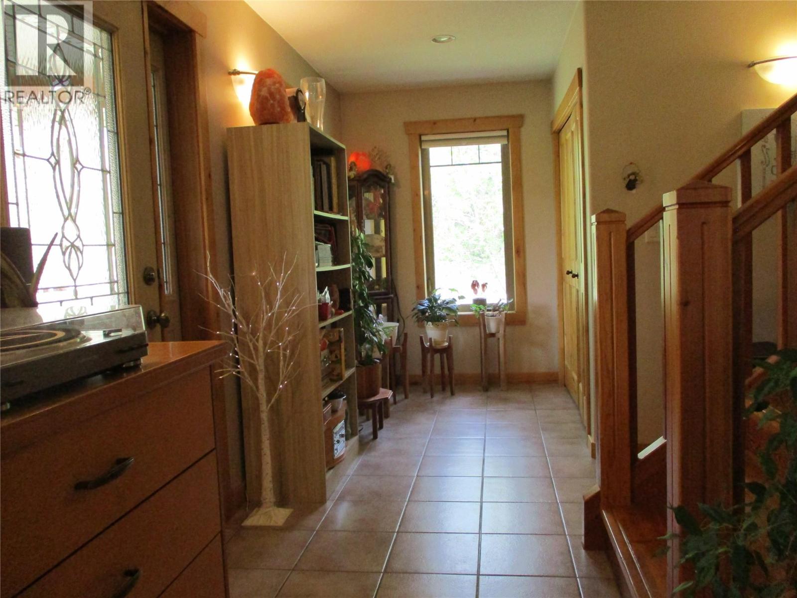 863 Gardom Lake Road - 22