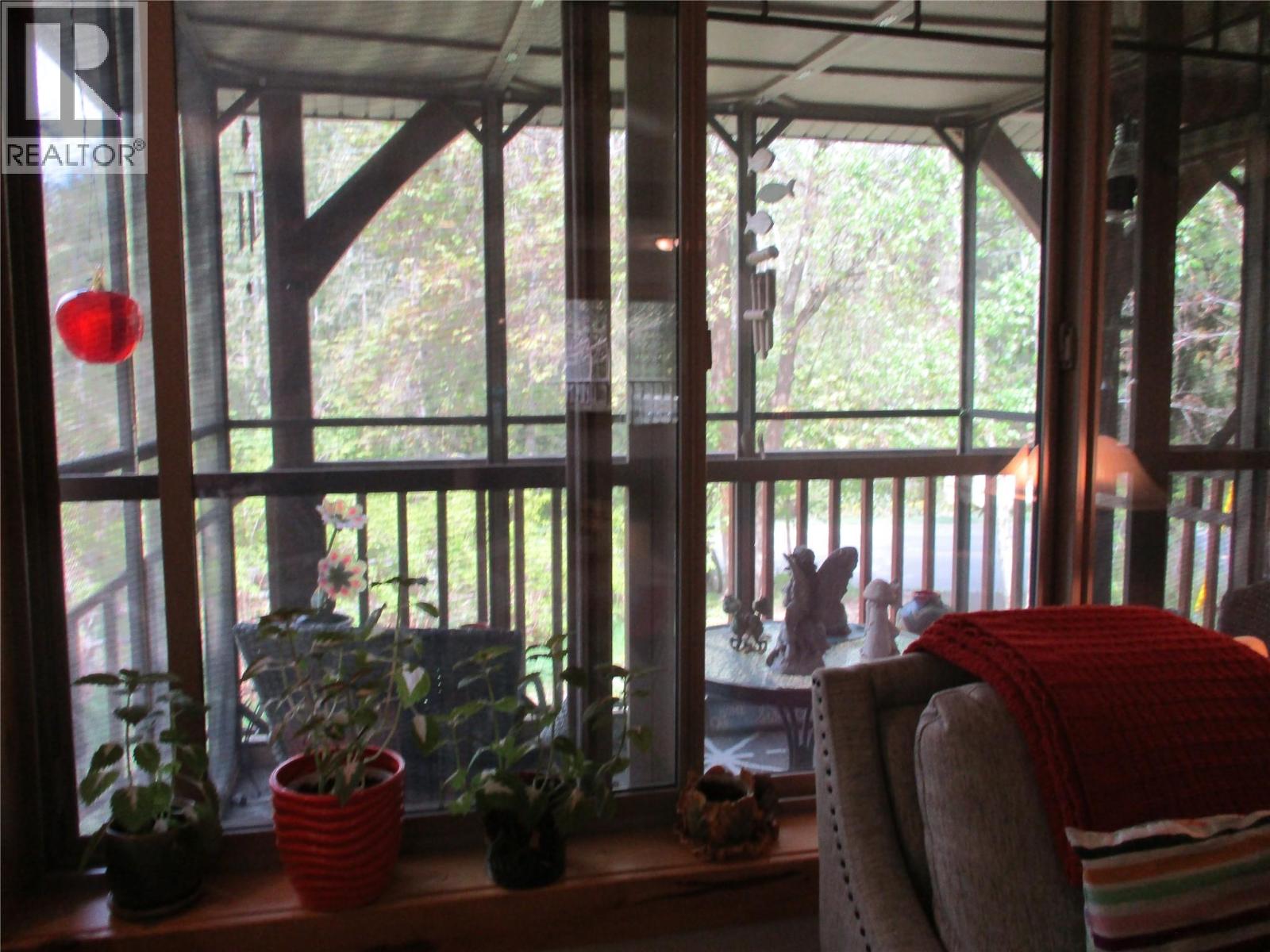 863 Gardom Lake Road - 23