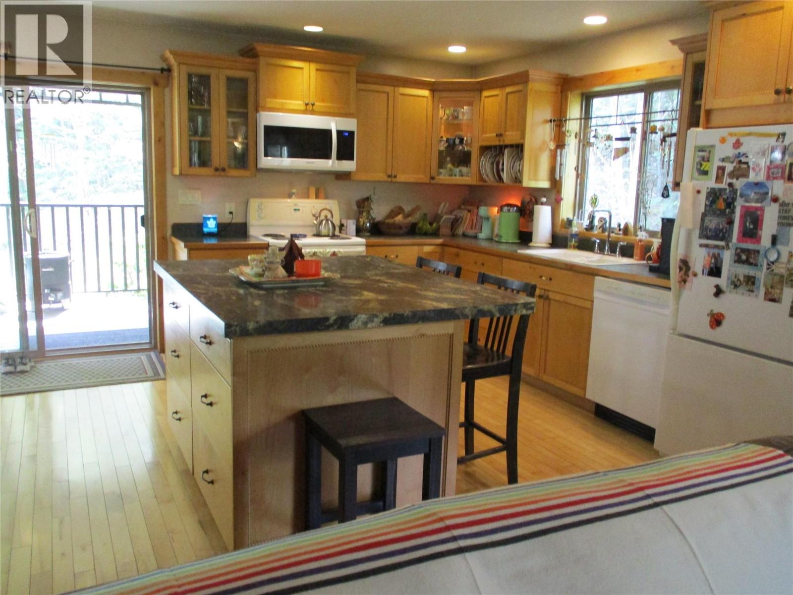 863 Gardom Lake Road - 3