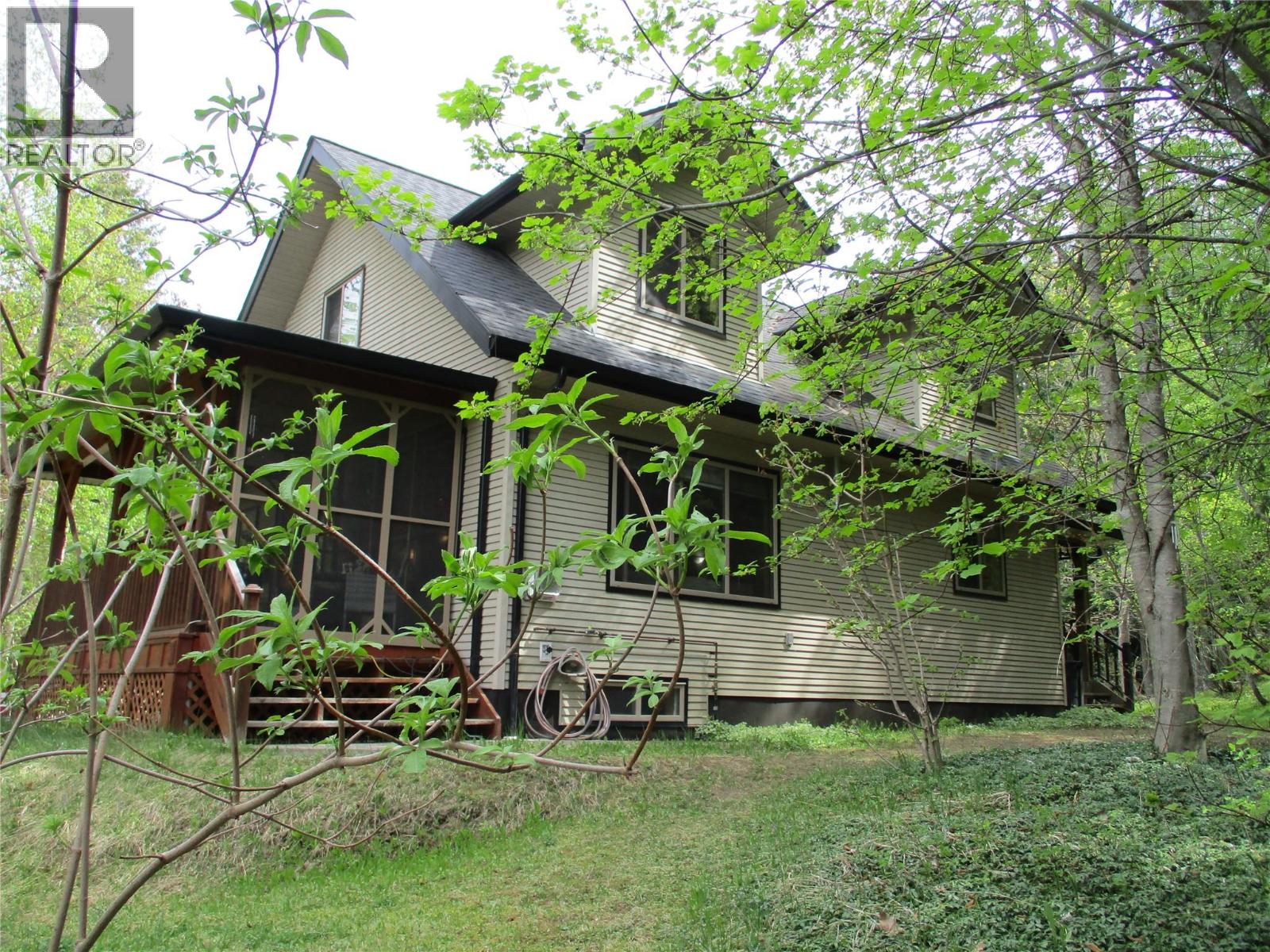 863 Gardom Lake Road - 31