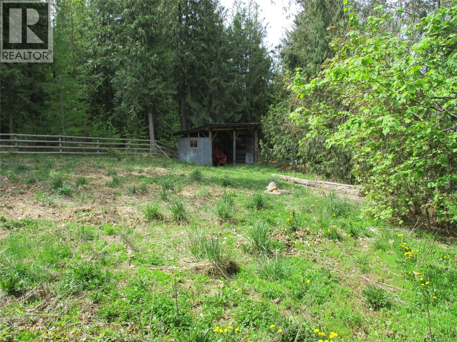 863 Gardom Lake Road - 36