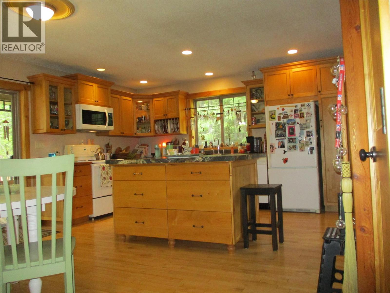 863 Gardom Lake Road - 4