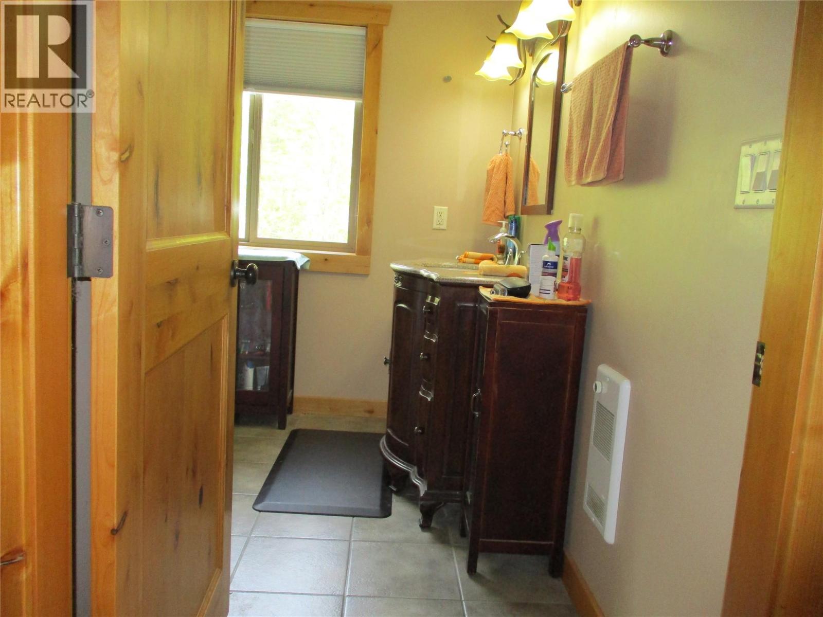863 Gardom Lake Road - 7