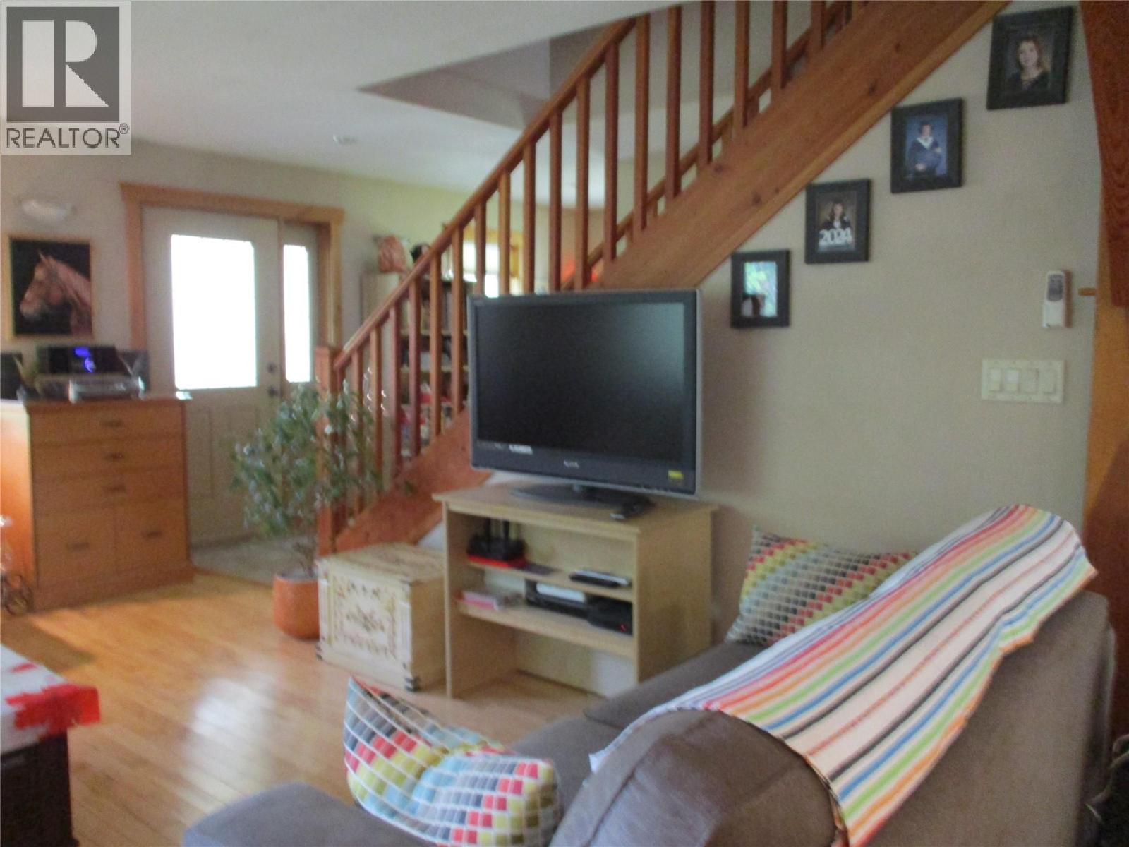 863 Gardom Lake Road - 8