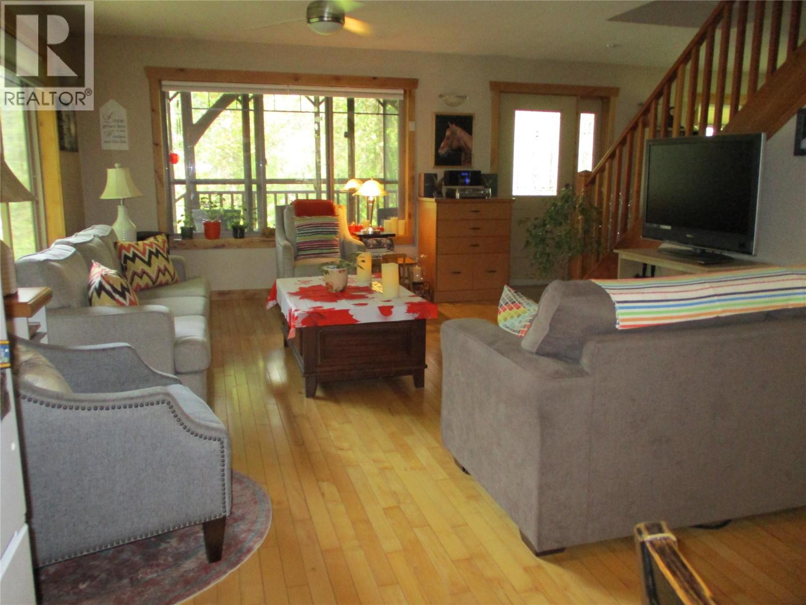 863 Gardom Lake Road - 9