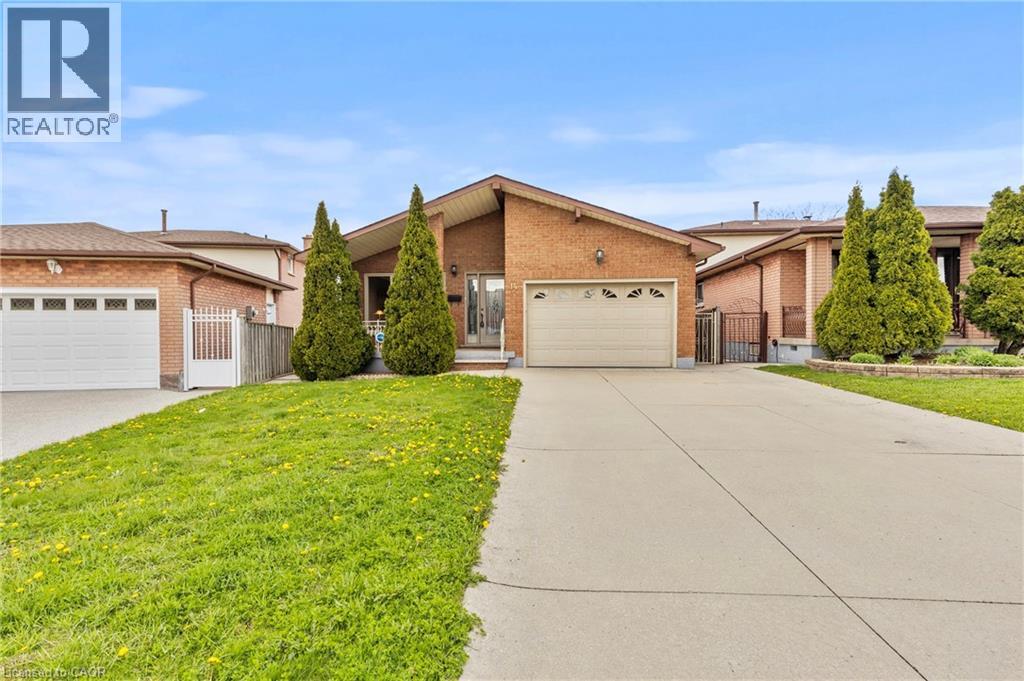 14 INDIAN Crescent, Hamilton, Ontario, L8V4V6 — Photo 2