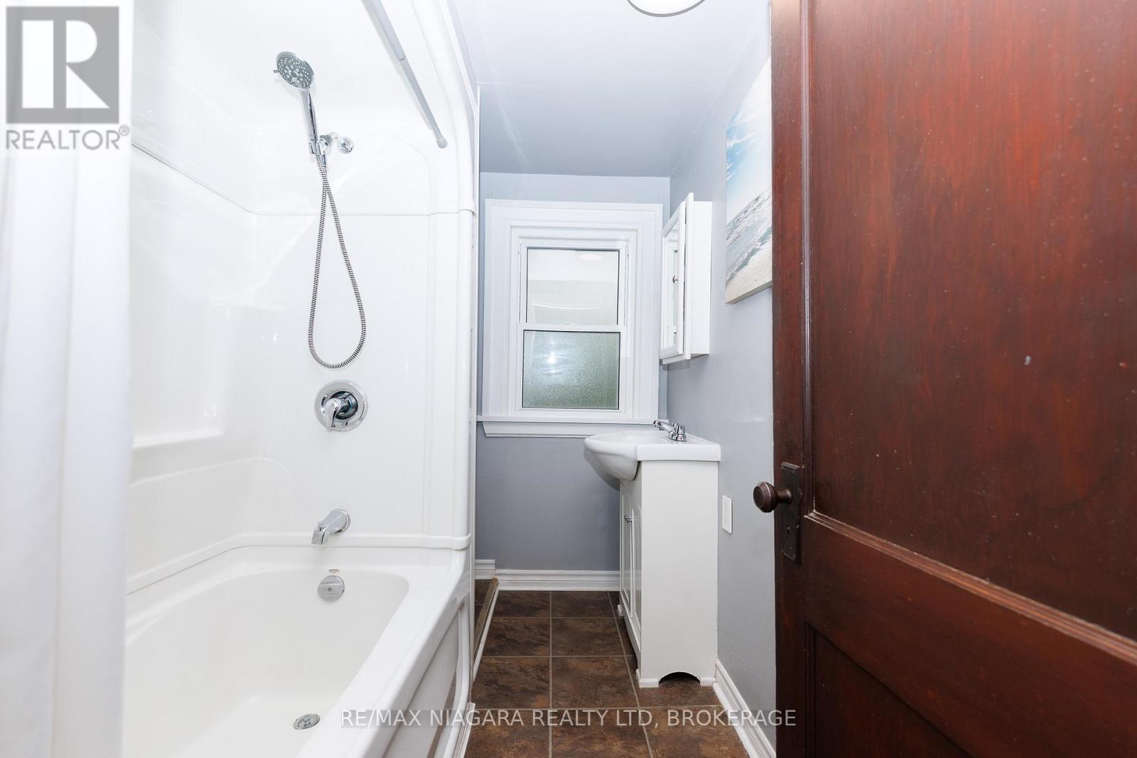 5011 FIFTH AVENUE - 15