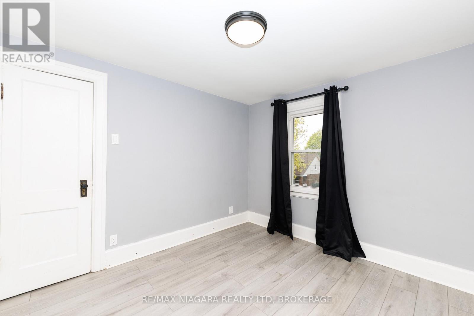 5011 FIFTH AVENUE - 22