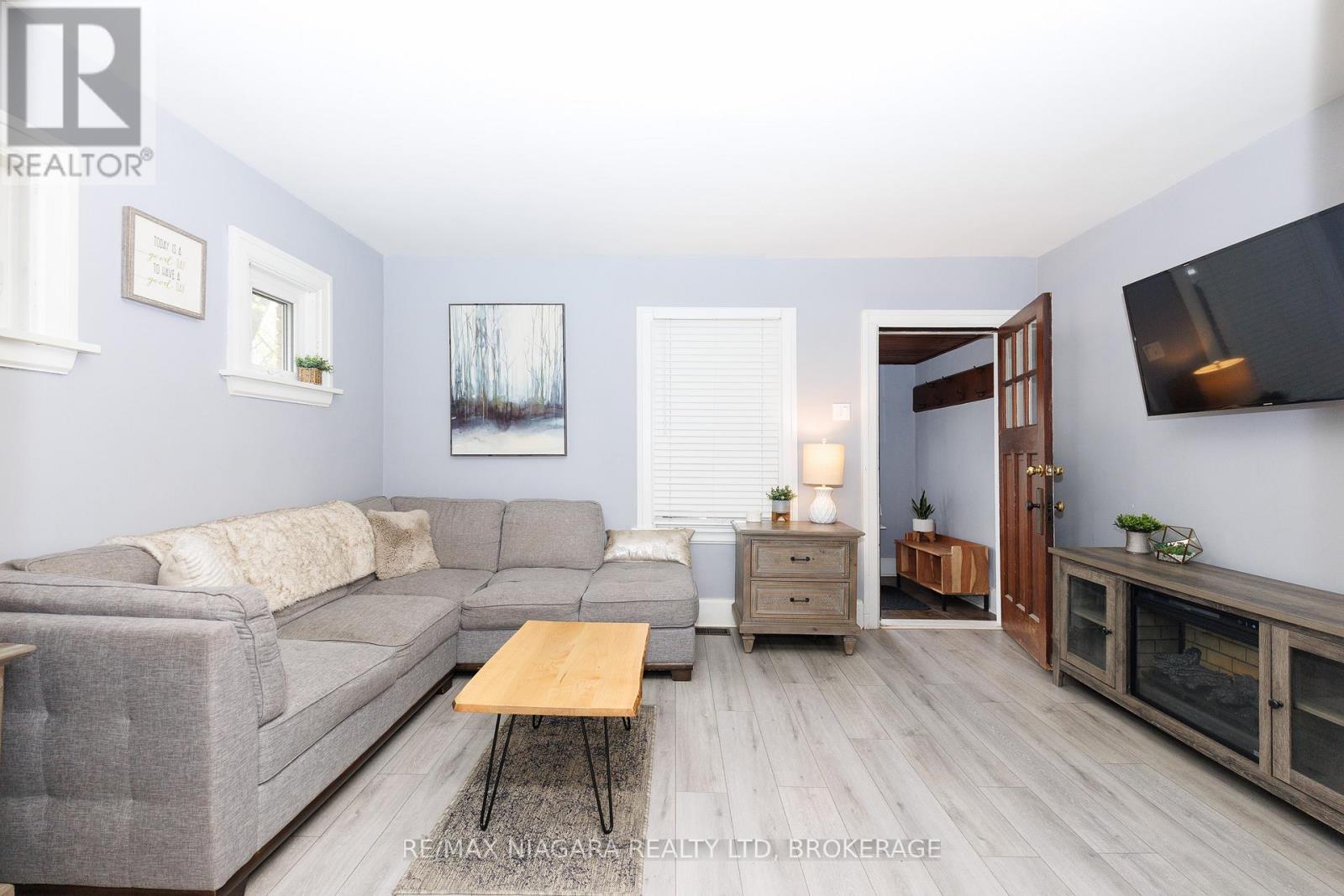 5011 FIFTH AVENUE - 13