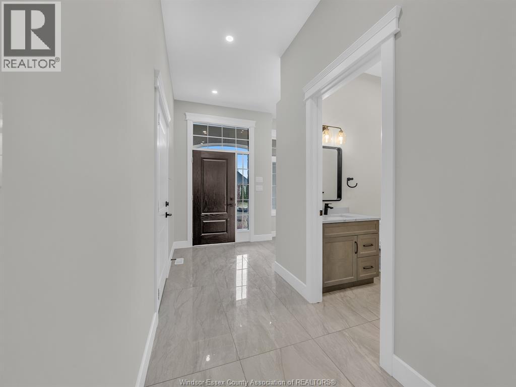 236 MANOR'S GROVE, Lakeshore, Ontario, N8N0E8 — Photo 9