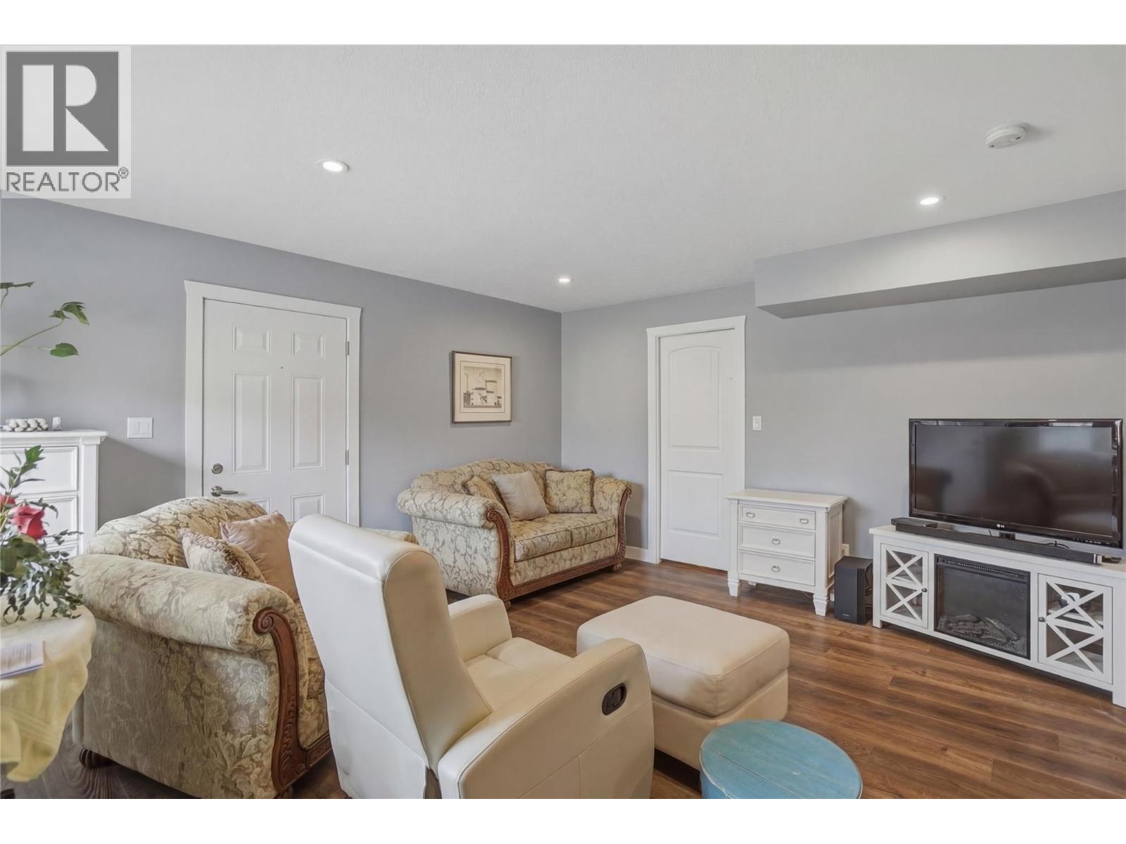 762 MCCURRACH Road - 24