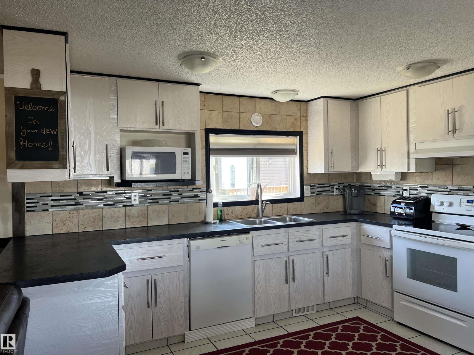 2 SUNSET BV, Spruce Grove