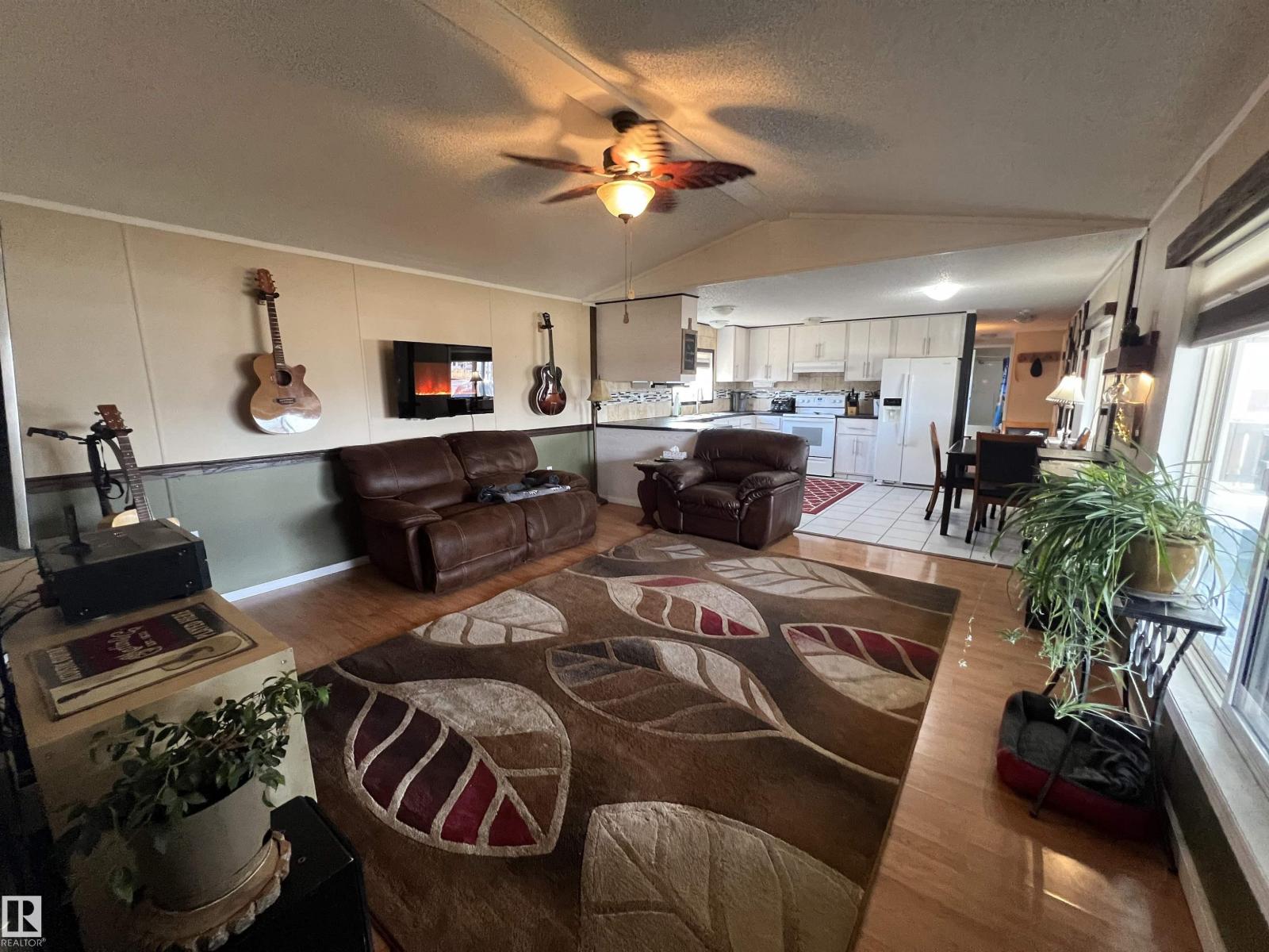 2 SUNSET BV, Spruce Grove