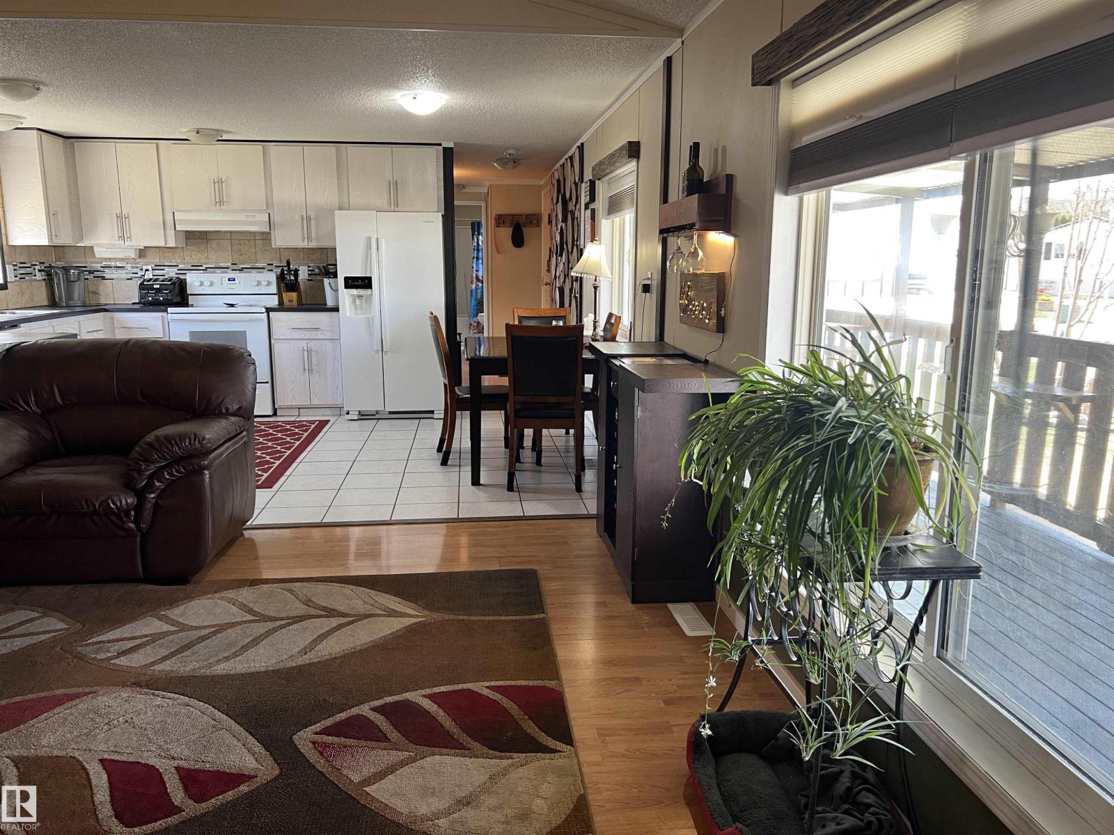 2 SUNSET BV, Spruce Grove