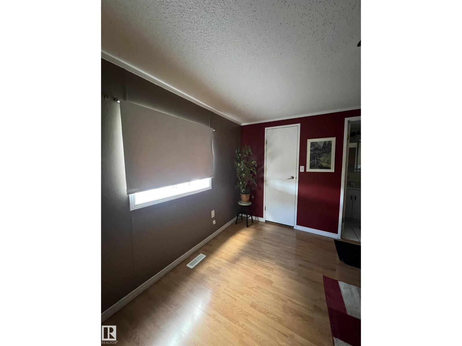 2 SUNSET BV, Spruce Grove