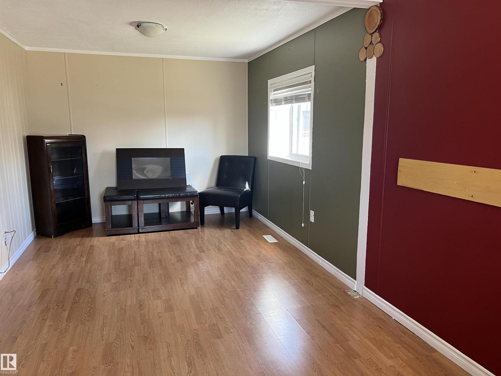 2 SUNSET BV, Spruce Grove