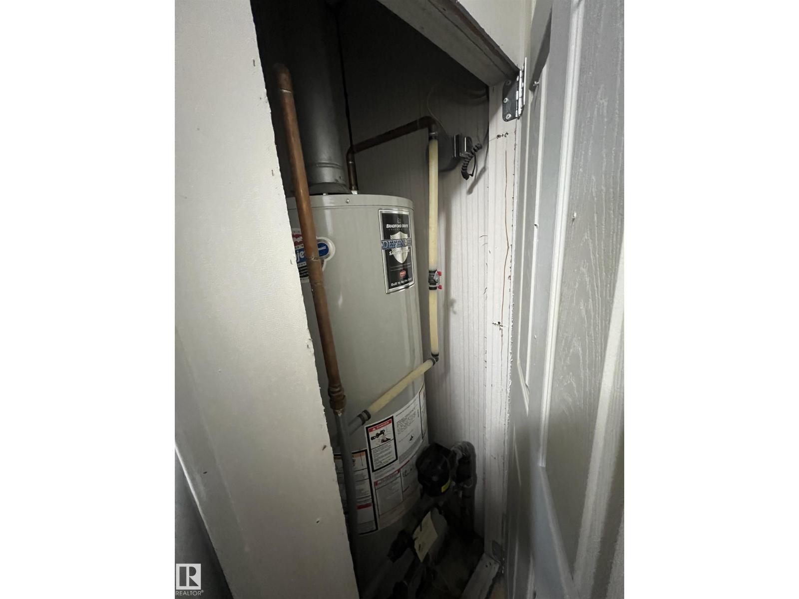 2 SUNSET BV, Spruce Grove