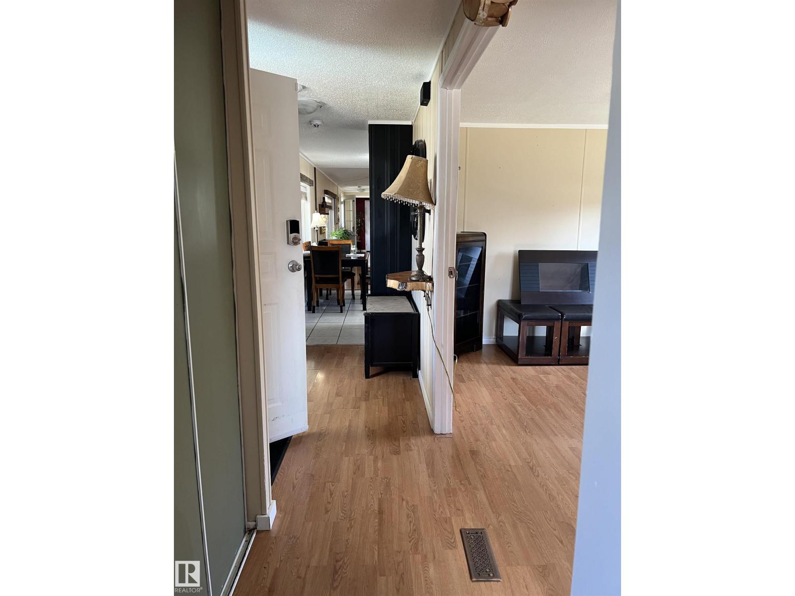 2 SUNSET BV, Spruce Grove