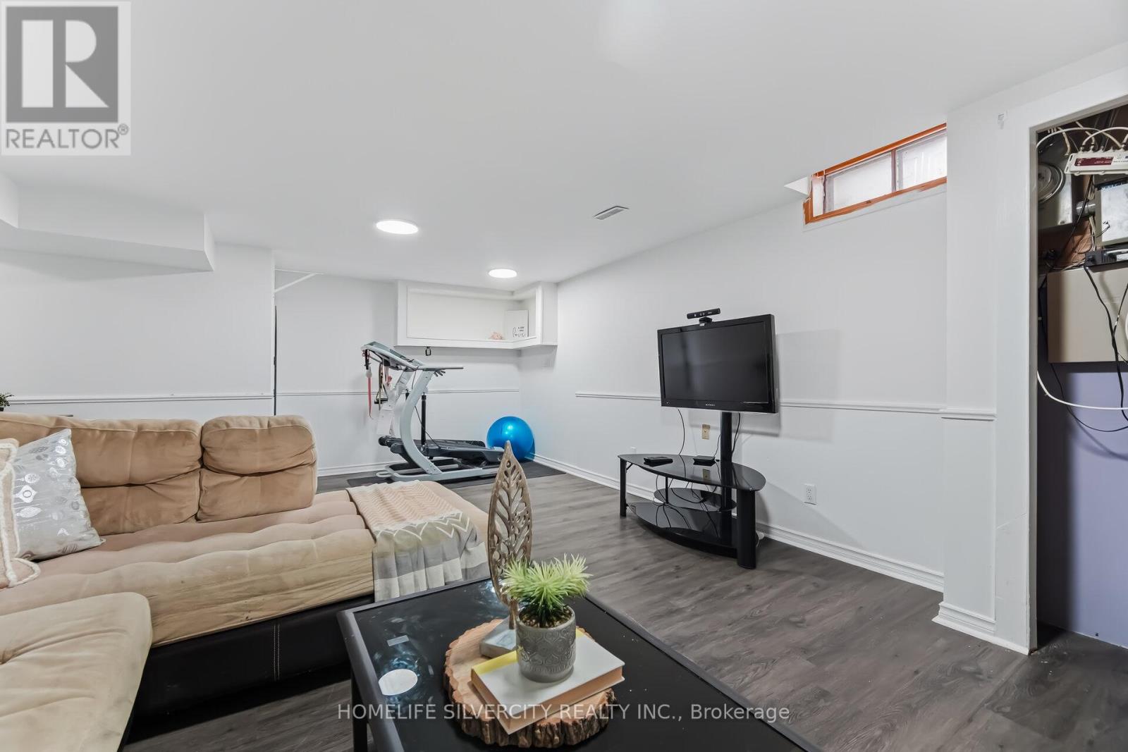 #100 45 HANSEN ROAD - 27