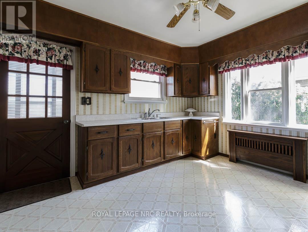 248 WALLACE AVENUE S - 13
