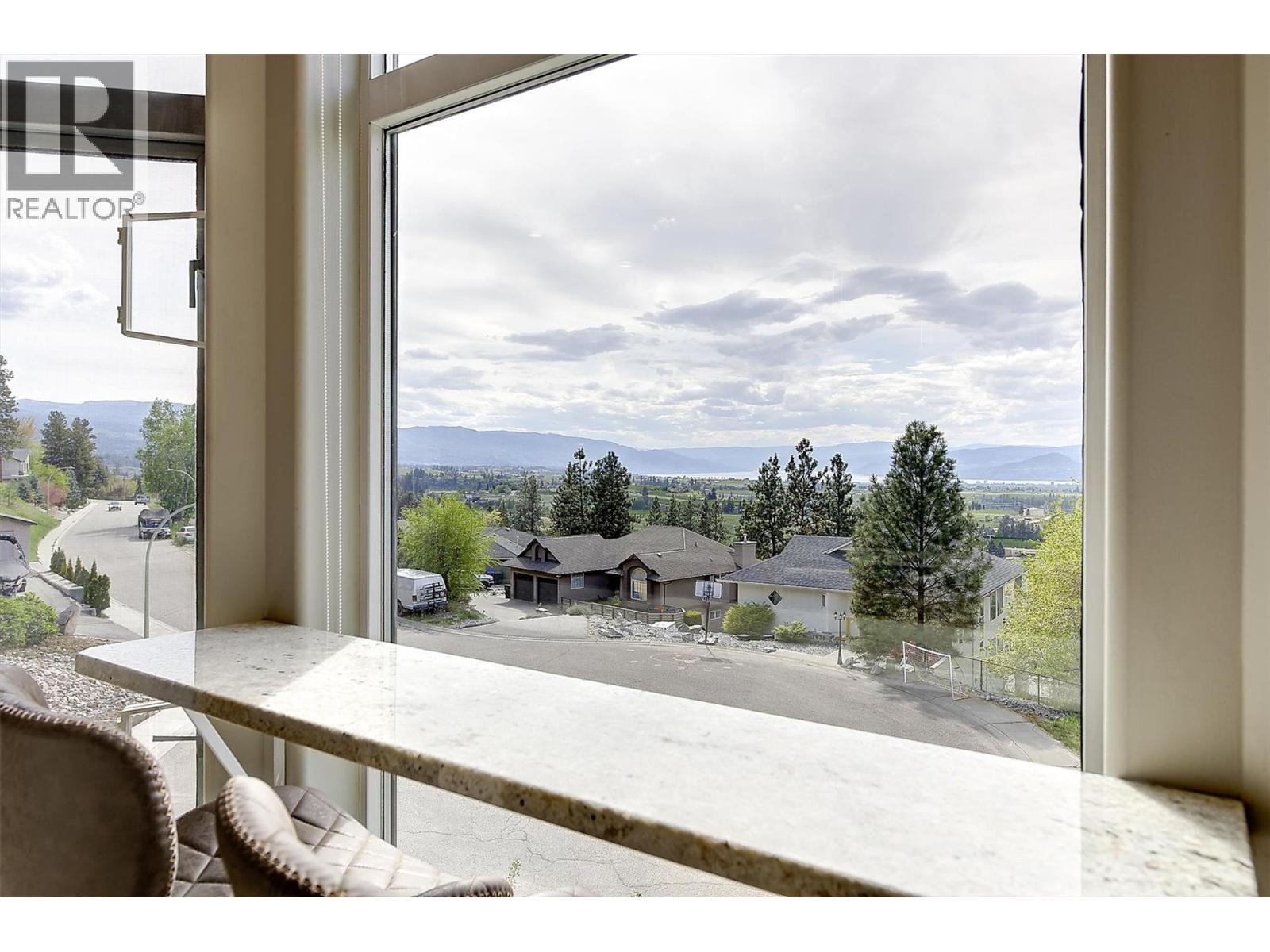  1027 James Hockey Place, Kelowna
