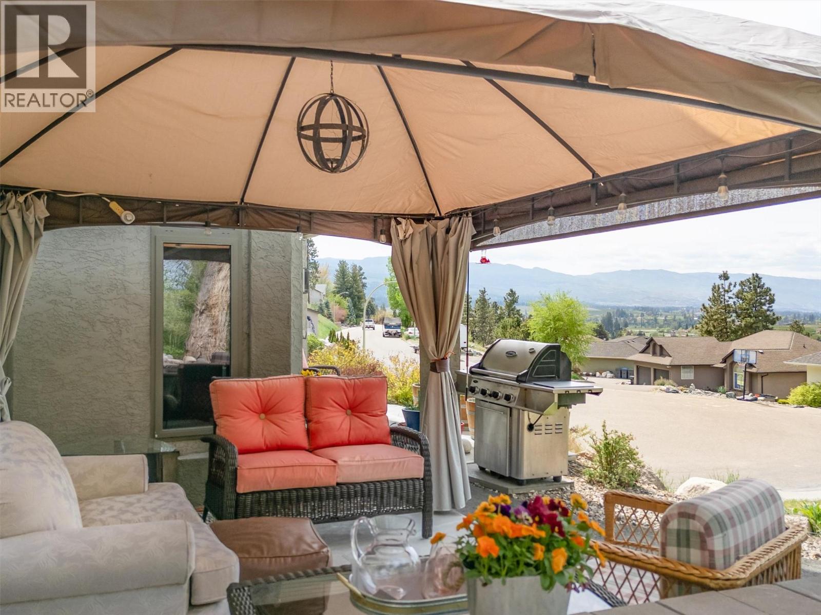  1027 James Hockey Place, Kelowna