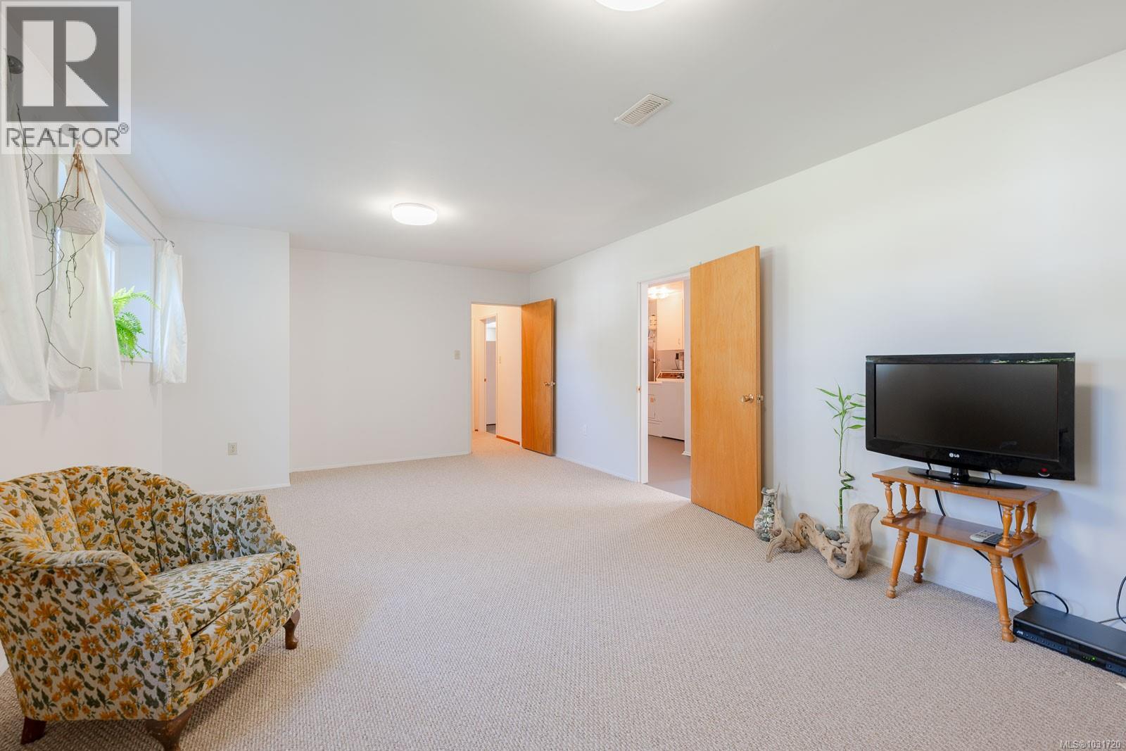 2419 Barbara Pl, Central Saanich