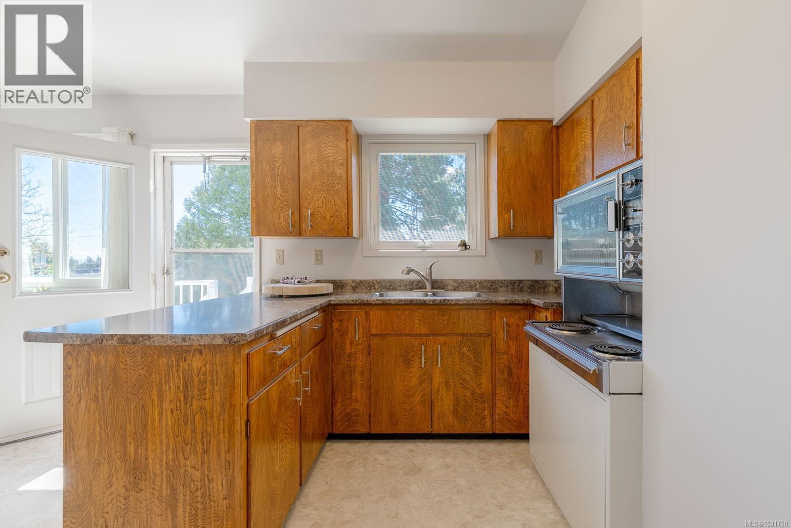 2419 Barbara Pl, Central Saanich