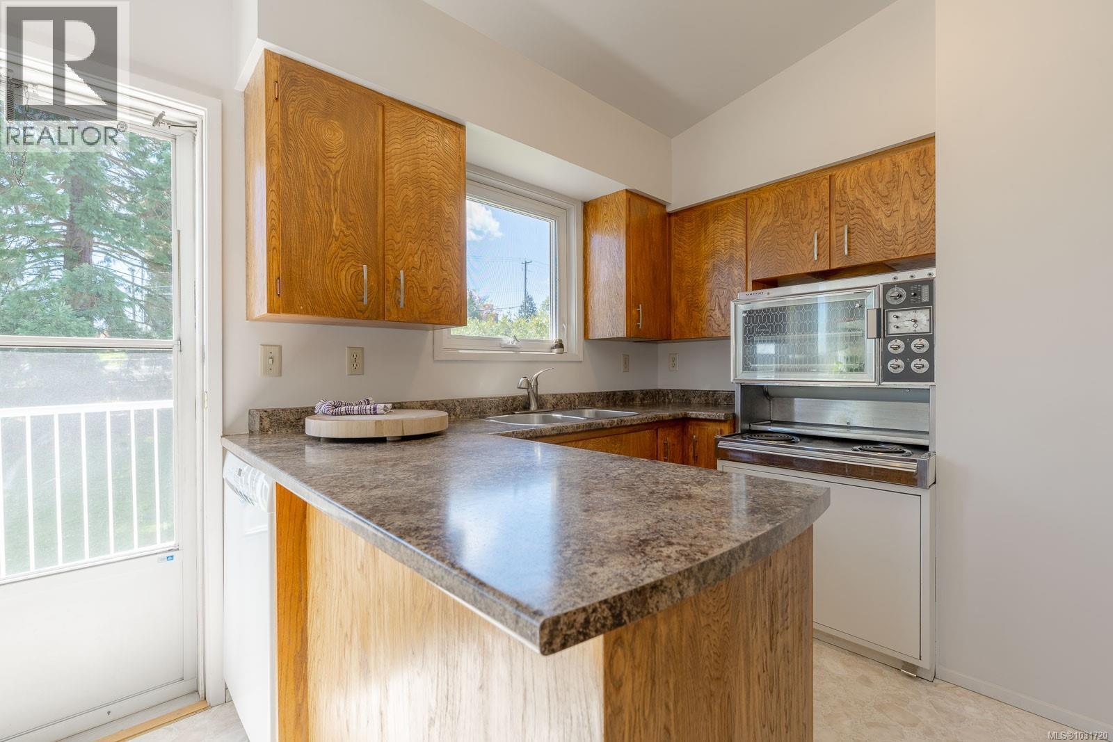 2419 Barbara Pl, Central Saanich